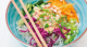 An warmen Sommertagen sind leichte Gerichte mit frischen Zutaten genau das Richtige. Wie wäre es zum Beispiel mit einer veganen Thai Bowl?