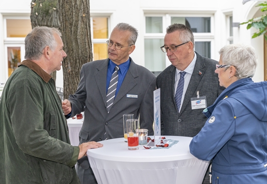 Jochen Dettmer, Vorstandssprecher von NEULAND, Dieter Ruhnke und Holger Sauerzweig-Strey, die Vorsitzenden der Landestierschutzverbände Niedersachsen und Schleswig-Holstein.